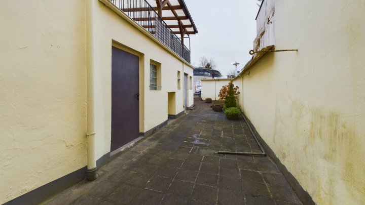Einfamilienhaus mit Hof & Terrasse – Perfekt für kreative Handwerker!
