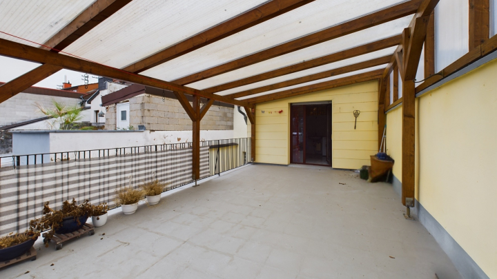 Einfamilienhaus mit Hof & Terrasse – Perfekt für kreative Handwerker!