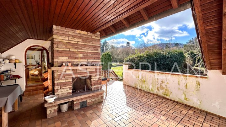 Zweifamilienhaus mit Terrasse und großem Grundstück in Fremersdorf