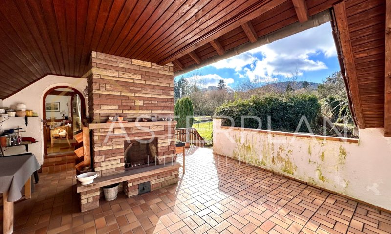 Zweifamilienhaus mit Terrasse und großem Grundstück in Fremersdorf