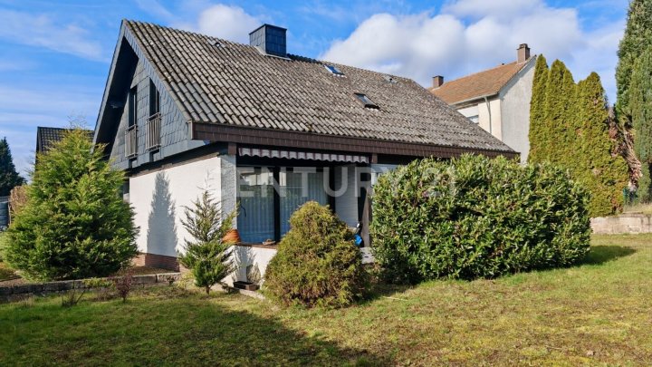 Freistehendes Einfamilienhaus in begehrter Lage von Bexbach – mit Wintergarten und großem Garten