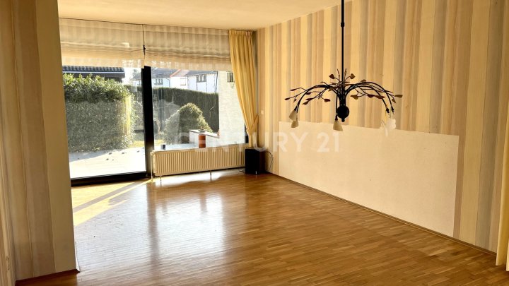 Freistehendes Einfamilienhaus in begehrter Lage von Bexbach – mit Wintergarten und großem Garten
