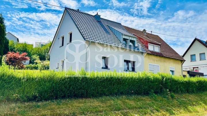 Gepflegtes Einfamilienhaus mit Terrasse, Garten, Garage in Heusweiler - Holz