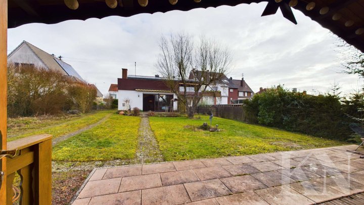 Vielseitiges Wohnen in Top-Lage – Dreifamilienhaus mit großem Potenzial!
