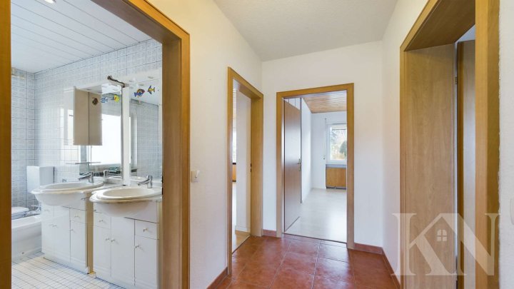 Vielseitiges Wohnen in Top-Lage – Dreifamilienhaus mit großem Potenzial!