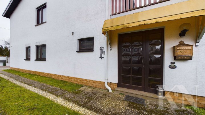 Vielseitiges Wohnen in Top-Lage – Dreifamilienhaus mit großem Potenzial!