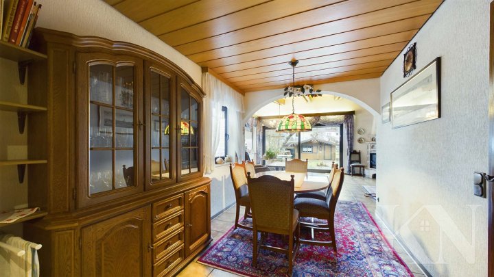 Vielseitiges Wohnen in Top-Lage – Dreifamilienhaus mit großem Potenzial!