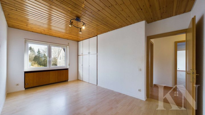 Vielseitiges Wohnen in Top-Lage – Dreifamilienhaus mit großem Potenzial!