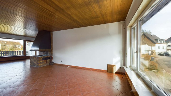 Vielseitiges Wohnen in Top-Lage – Dreifamilienhaus mit großem Potenzial!