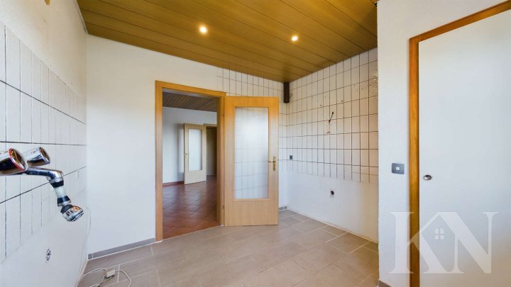 Vielseitiges Wohnen in Top-Lage – Dreifamilienhaus mit großem Potenzial!