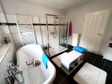Badezimmer mit begehbarer Dusche