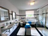 Badezimmer mit Badewanne