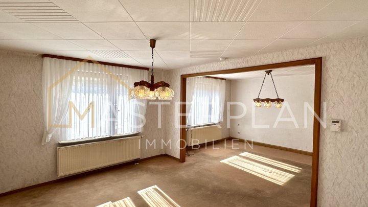 Doppelhaushälfte in Orscholz mit Garage und Garten