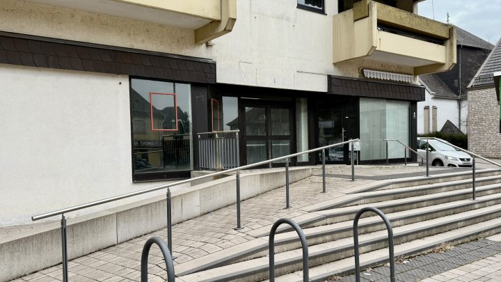Gewerbeeinheit an zentralem Hubertusplatz in Nalbach zu verkaufen