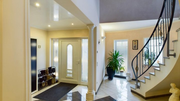 Architektonisches Meisterwerk in Ottweiler – Exklusive Villa mit 9 Zimmern & 200 m² Wohntraum!