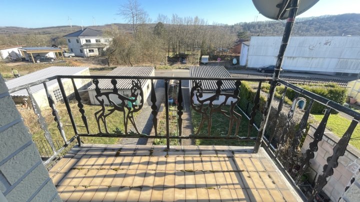 Kleines Reihenhaus mit Garten und Garage in Lockweiler
