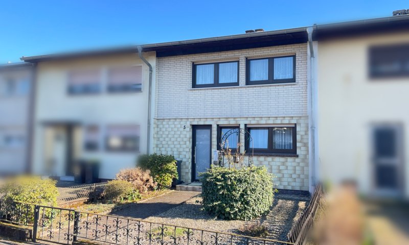 Kleines Reihenhaus mit Garten und Garage in Lockweiler
