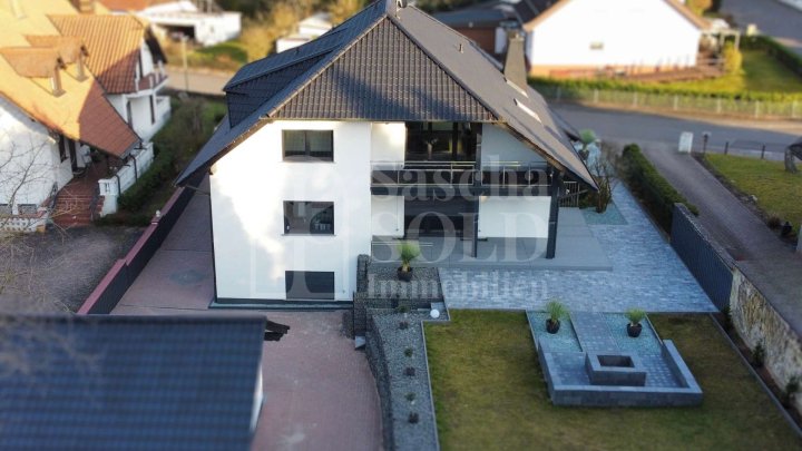 Luxuriöse Liegenschaft in Kirkel - mit Stellplätzen, Doppelgarage & Garten - keine Käuferprovision!