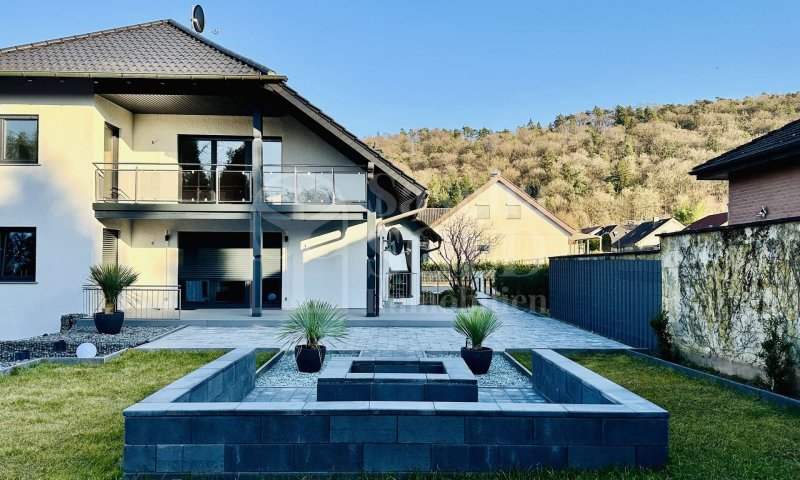 Luxuriöse Liegenschaft in Kirkel - mit Stellplätzen, Doppelgarage & Garten - keine Käuferprovision!