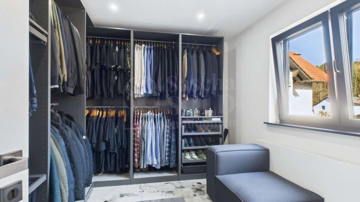 Luxuriöse Liegenschaft mit 3 Wohneinheiten in Kirkel - mit Stellplätzen, Doppelgarage & Garten