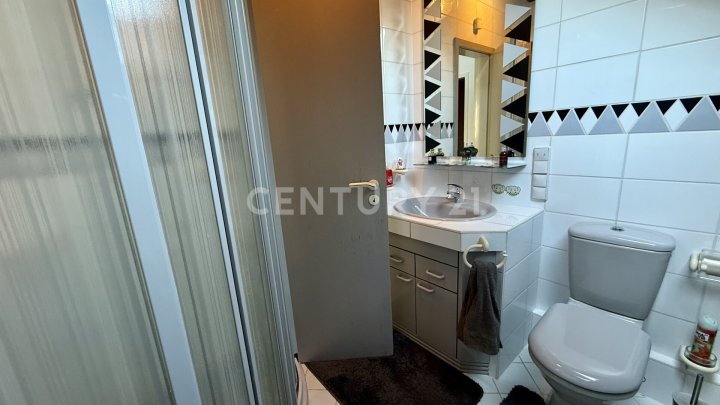 Designer Villa auf ca. 450 m² Wohnfläche mit traumhafter parkähnlicher Gartenanlage