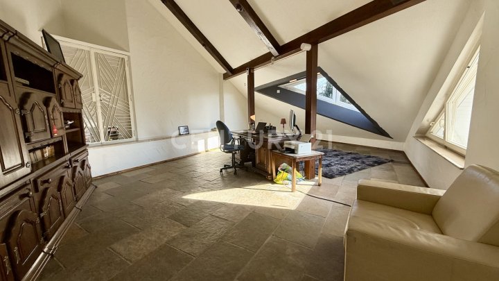 Designer Villa auf ca. 450 m² Wohnfläche mit traumhafter parkähnlicher Gartenanlage