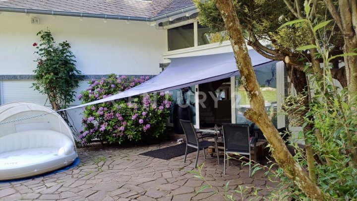 Designer Villa auf ca. 450 m² Wohnfläche mit traumhafter parkähnlicher Gartenanlage