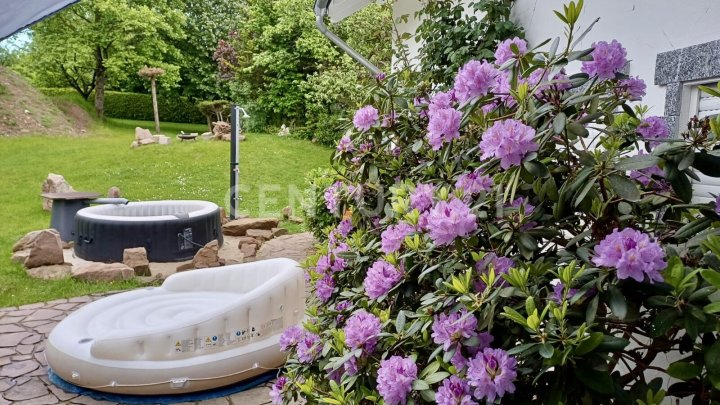 Designer Villa auf ca. 450 m² Wohnfläche mit traumhafter parkähnlicher Gartenanlage
