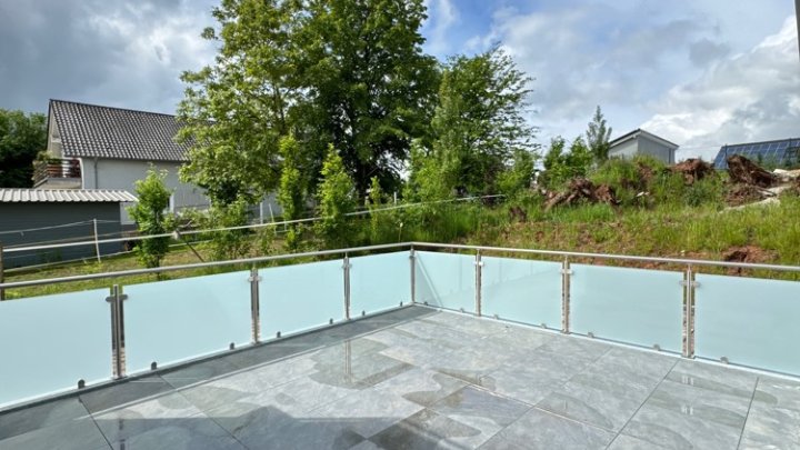 Erstbezug 3-ZKB mit Terrasse, provisionsfrei in nachhaltig effizientem MFH