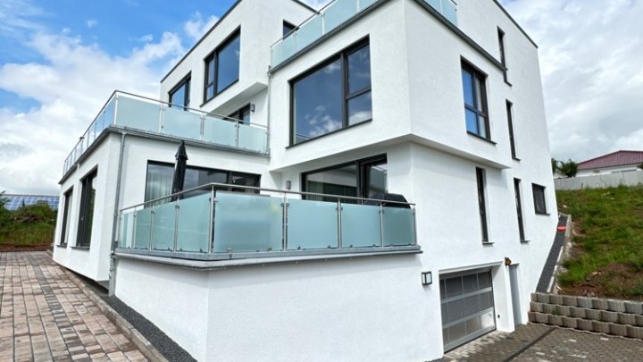 Erstbezug 3-ZKB mit Terrasse, provisionsfrei in nachhaltig effizientem MFH