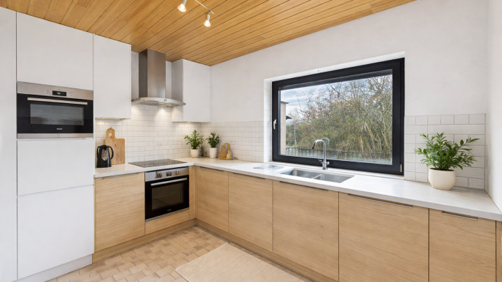 Großzügiges Einfamilienhaus mit Südgarten, 4 Schlafzimmern, Balkon & Garage nahe Saarpolygon