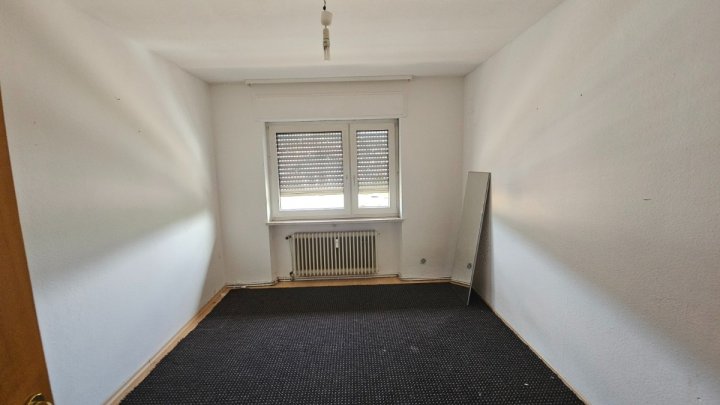 Sanierer aufgepasst !! 2 1/2 Mehrfamilienhäuser mit Nebengebäude zum Schnäppchenpreis !