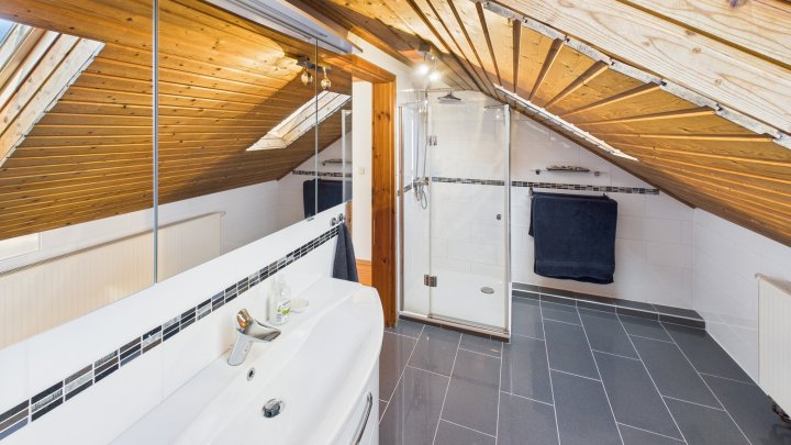 Einfamilienhaus mit Traumgarten in Top-Lage von Neuforweiler !
