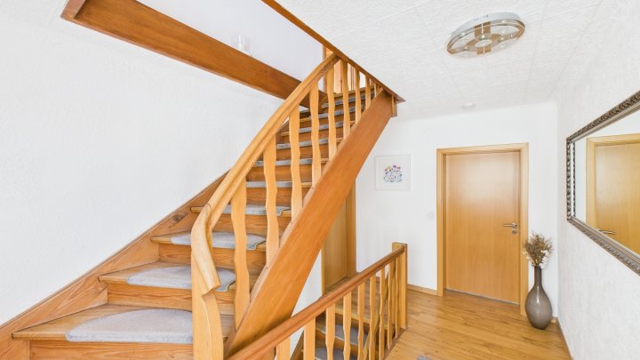 Einfamilienhaus mit Traumgarten in Top-Lage von Neuforweiler !