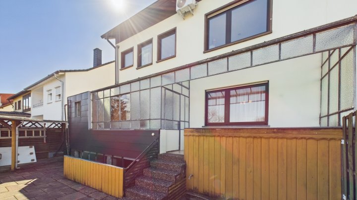 Einfamilienhaus mit Traumgarten in Top-Lage von Neuforweiler !
