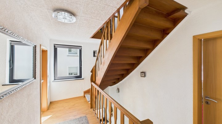 Einfamilienhaus mit Traumgarten in Top-Lage von Neuforweiler !