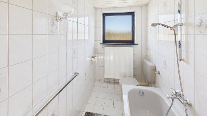 Einfamilienhaus mit Traumgarten in Top-Lage von Neuforweiler !