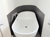2. Bad mit freistehender Wanne