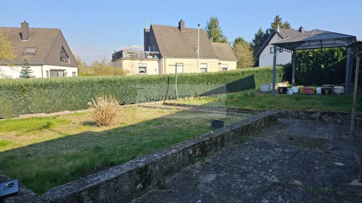 Für die kleine Familie ! Top gepflegtes Reihenmittelhaus mit Garten in Bexbach zu verkaufen.