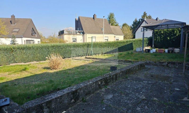 Für die kleine Familie ! Top gepflegtes Reihenmittelhaus mit Garten in Bexbach zu verkaufen.