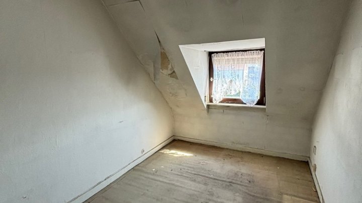 Historisches 2-3 Familienhaus mit Ausbaupotential zur Kernsanierung