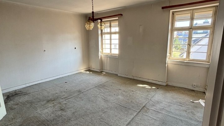 Historisches 2-3 Familienhaus mit Ausbaupotential zur Kernsanierung