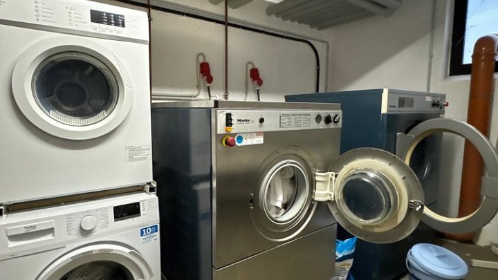 12 möblierte Eigentumswohungen bzw. 24 Zimmer im Paket in gepflegtem Mehrfamilienhaus
