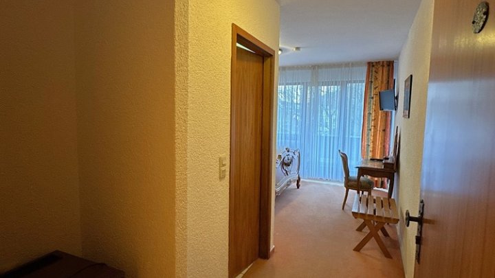 12 möblierte Eigentumswohungen bzw. 24 Zimmer im Paket in gepflegtem Mehrfamilienhaus