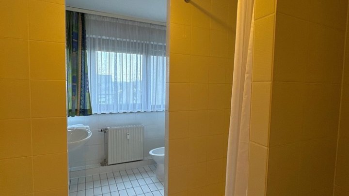 12 möblierte Eigentumswohungen bzw. 24 Zimmer im Paket in gepflegtem Mehrfamilienhaus