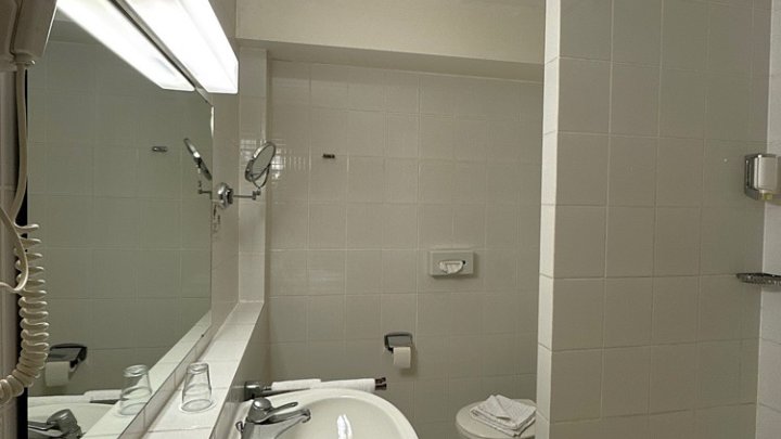 12 möblierte Eigentumswohungen bzw. 24 Zimmer im Paket in gepflegtem Mehrfamilienhaus