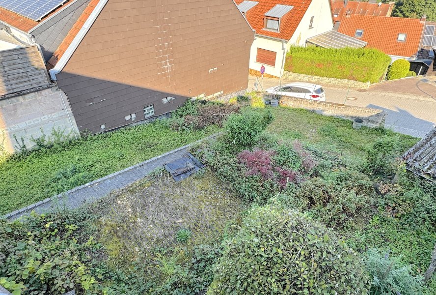 Garten mit Carport