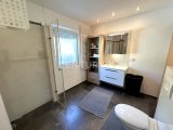 Badezimmer EG mit begehbarer Dusche