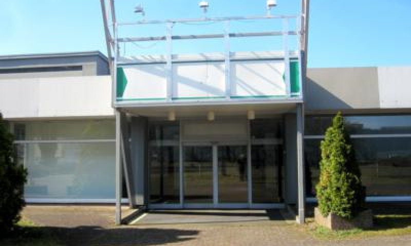 Verkaufsfläche - ca. 800 m² -  plus Nebenfl. an stark befahrener Straße von Saarbrücken zu vermieten