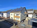 Ansicht des Hauses von der rechten Hausseite